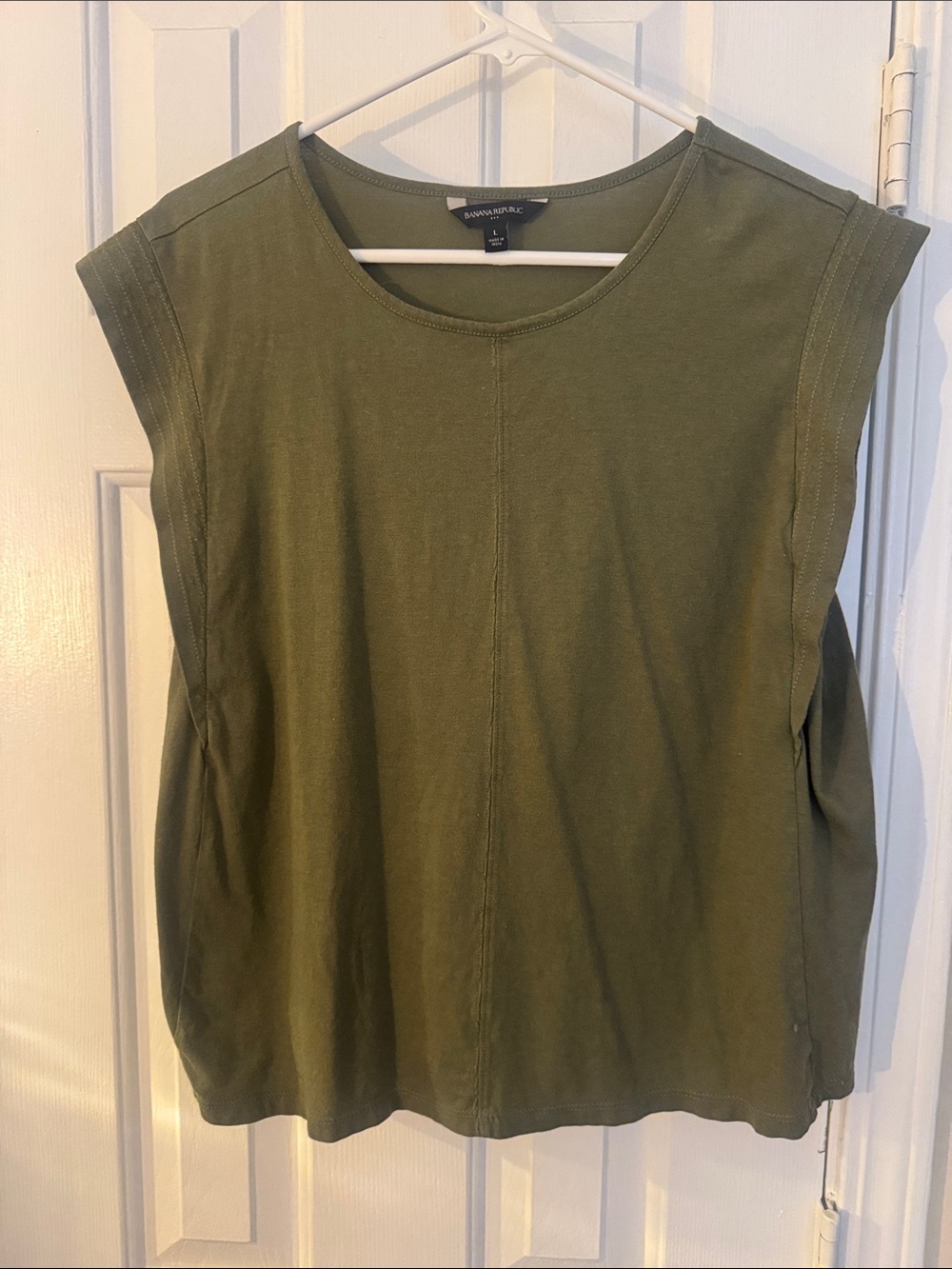 Banana Republic Olive Green Muscle Tee with Center Seam